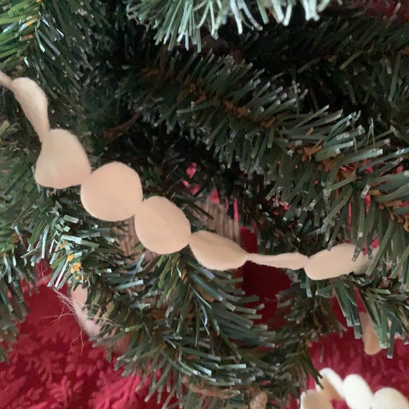 36 YARDS (108 ft) of 1/2” round off white felt trim / Christmas tree garland - Picture 3 of 9